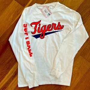 NWT, Clemson Tigers Softball long sleeve, Size M